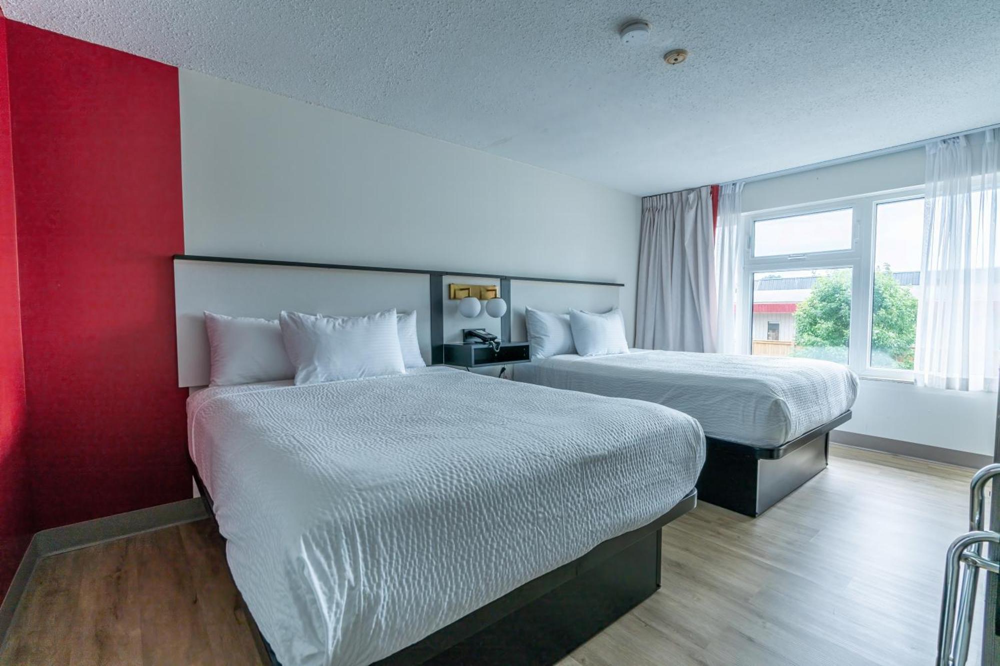 Ramada By Wyndham Kingston Exterior foto