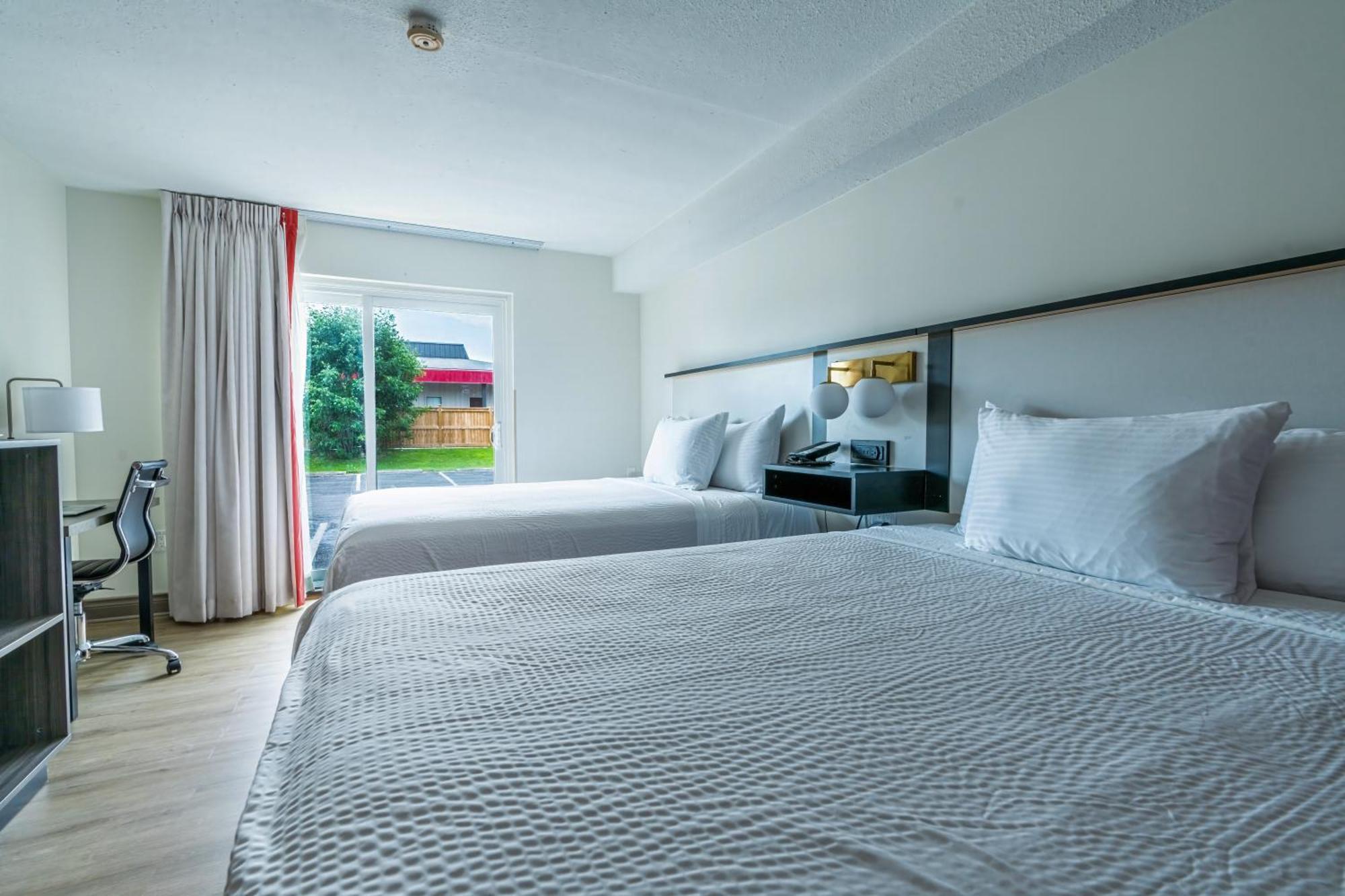 Ramada By Wyndham Kingston Exterior foto