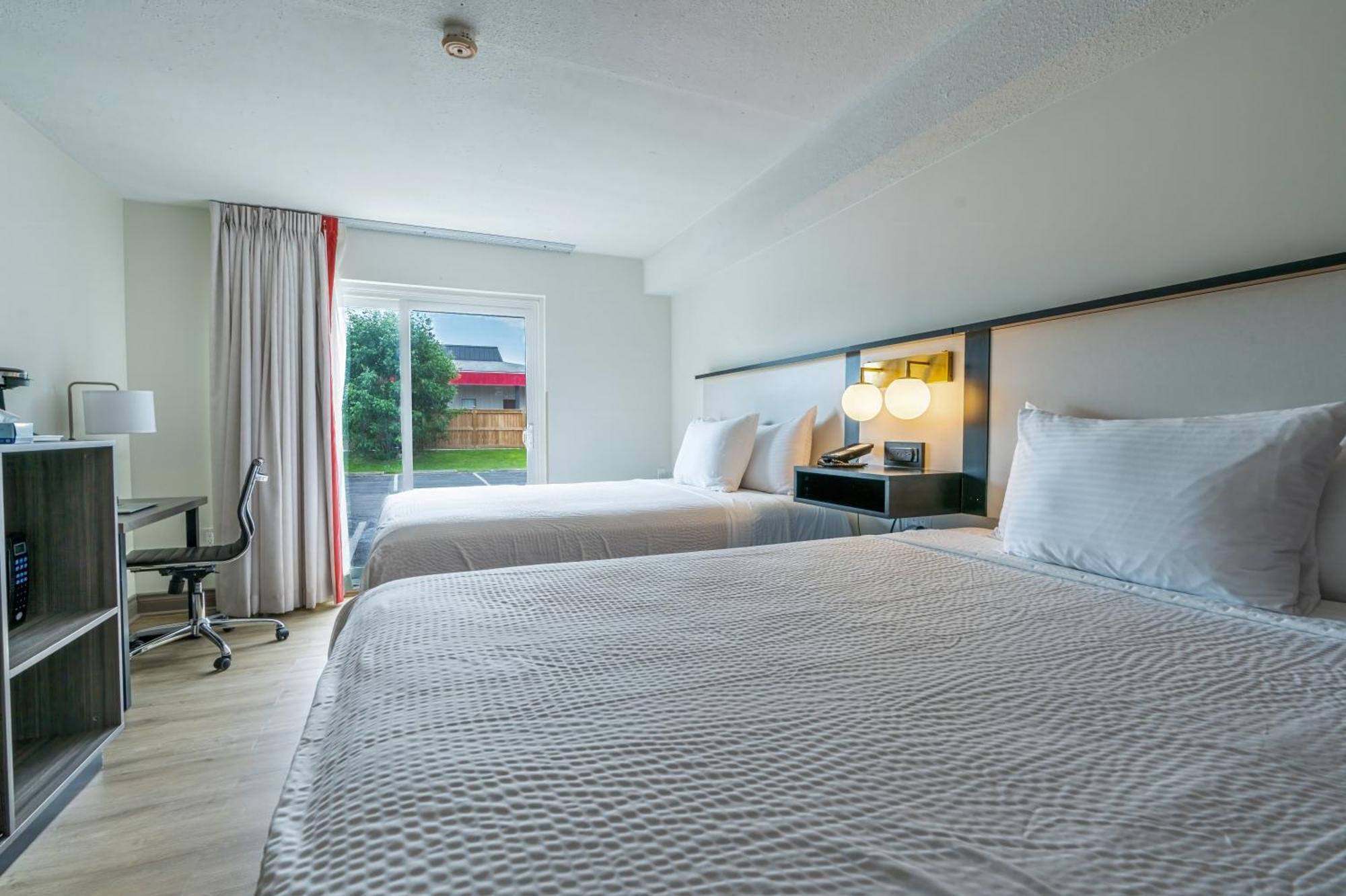 Ramada By Wyndham Kingston Exterior foto