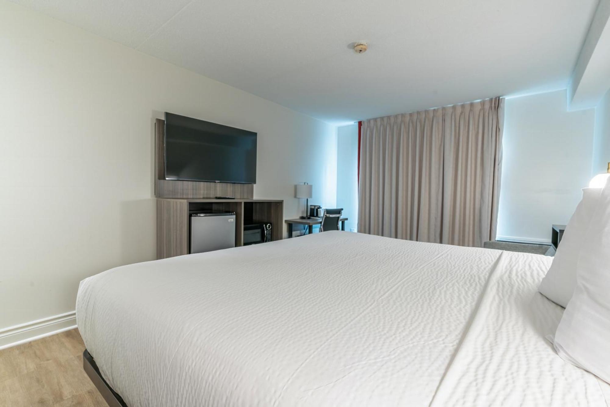 Ramada By Wyndham Kingston Exterior foto