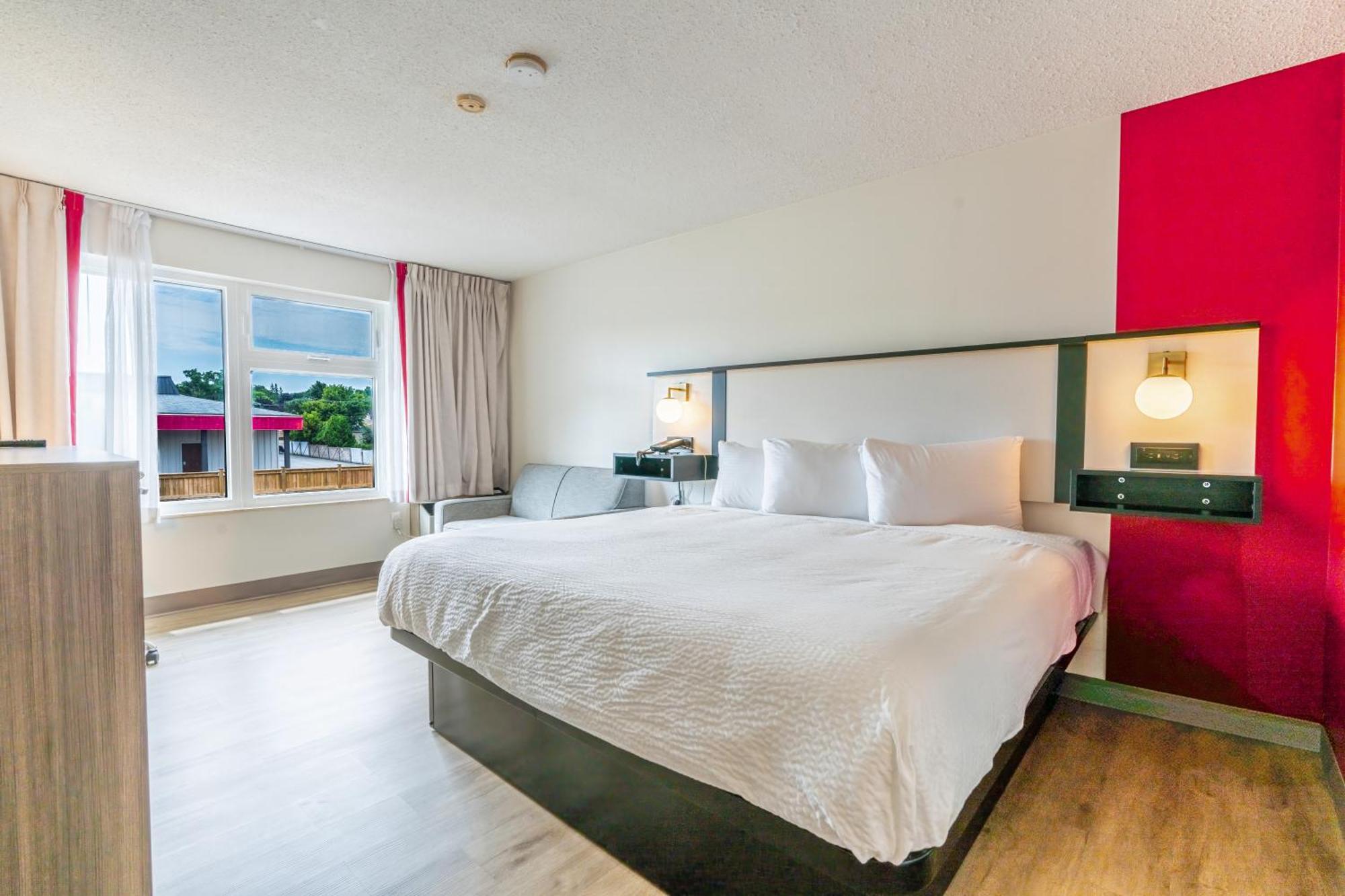Ramada By Wyndham Kingston Exterior foto