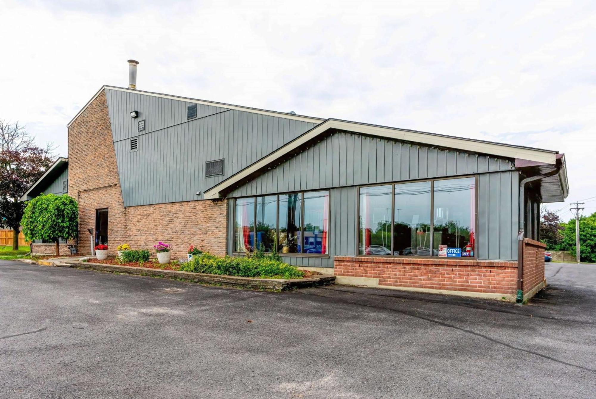 Ramada By Wyndham Kingston Exterior foto