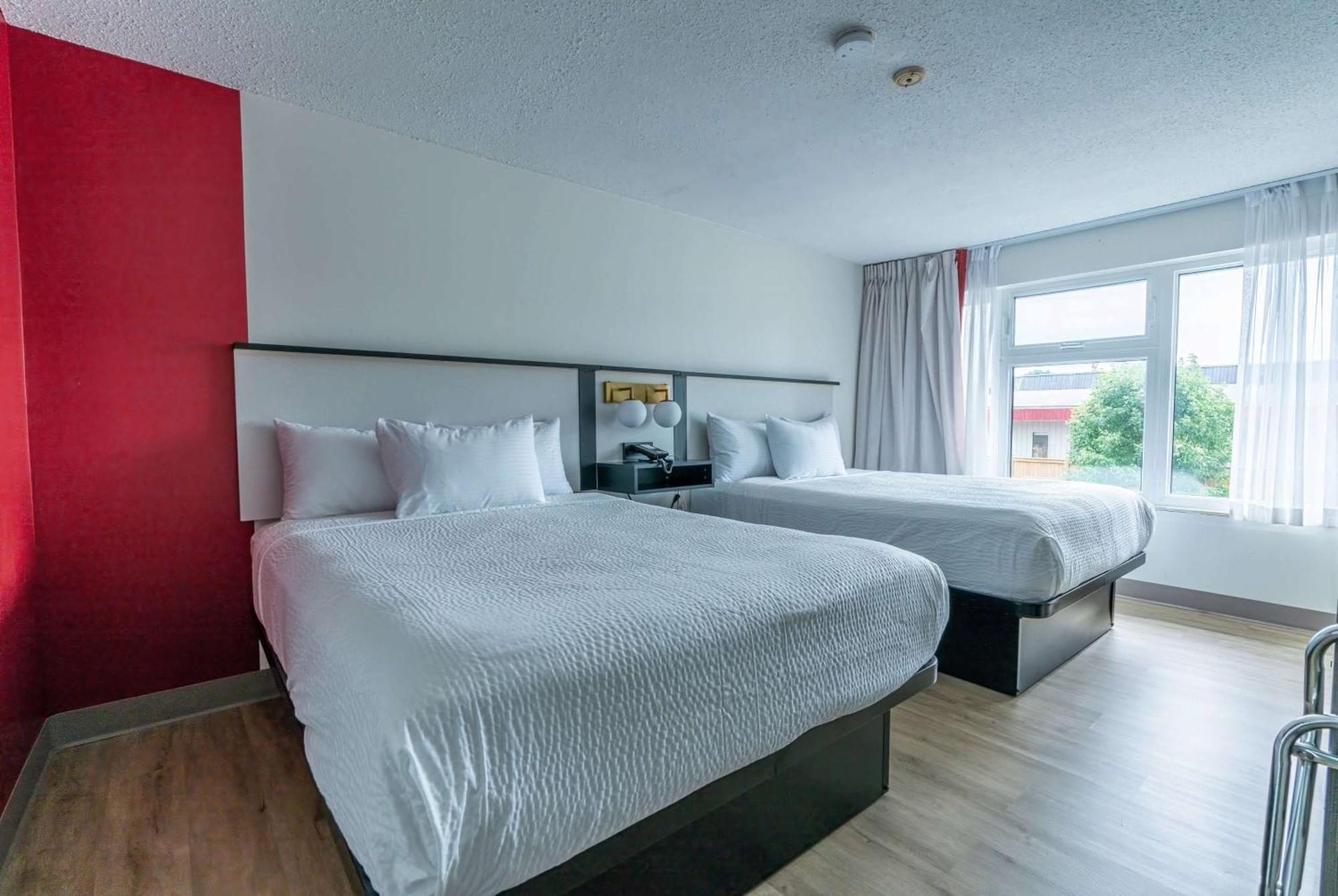 Ramada By Wyndham Kingston Exterior foto